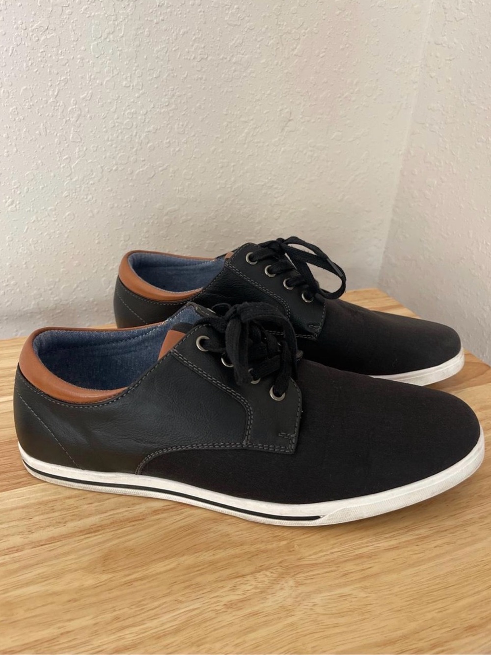 Men's Black Slip-On Lace Casual Shoes with Brown Collar